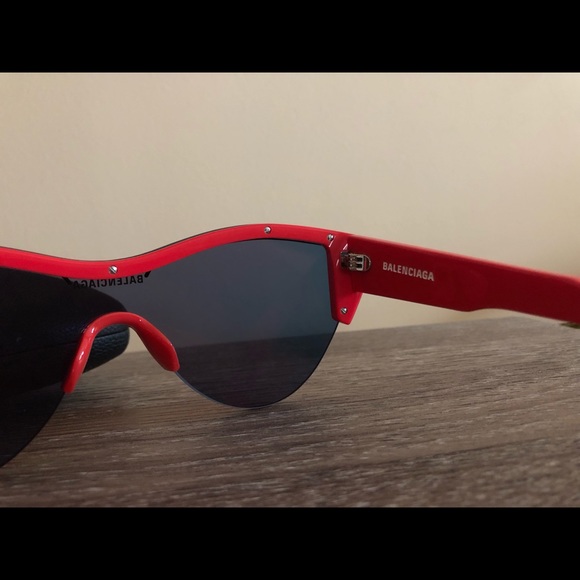 BRAND NEW BALENCIAGA CAT-EYE SUNGLASSES!!🔥🔥😍😍 - Picture 5 of 8